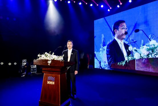 ��s���Ҿ�չ ��ľ˹��֮ҹ���|ݸ���ƼҾӅf(xi��)��(hu��)���Ñc��A�M�e��