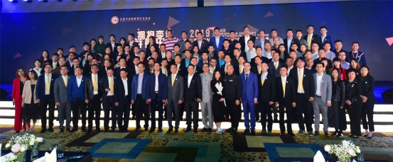 ��s���Ҿ�չ ��ľ˹��֮ҹ���|ݸ���ƼҾӅf(xi��)��(hu��)���Ñc��A�M�e��