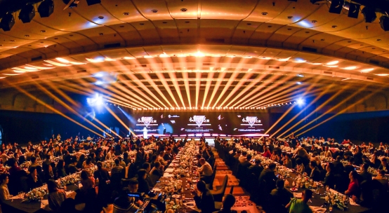 ��s���Ҿ�չ ��ľ˹��֮ҹ���|ݸ���ƼҾӅf(xi��)��(hu��)���Ñc��A�M�e��